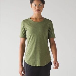 Lululemon love crew short sleeve organic cotton tshirt fits like a small 4 or 6